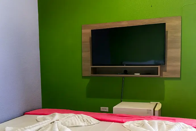 Acomodações simples e limpas, com ar-condicionado, Wi-Fi e estacionamento gratuito.